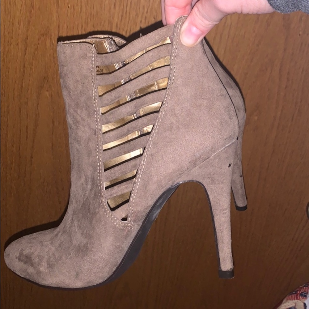 Taupe/light brown Nine West heels